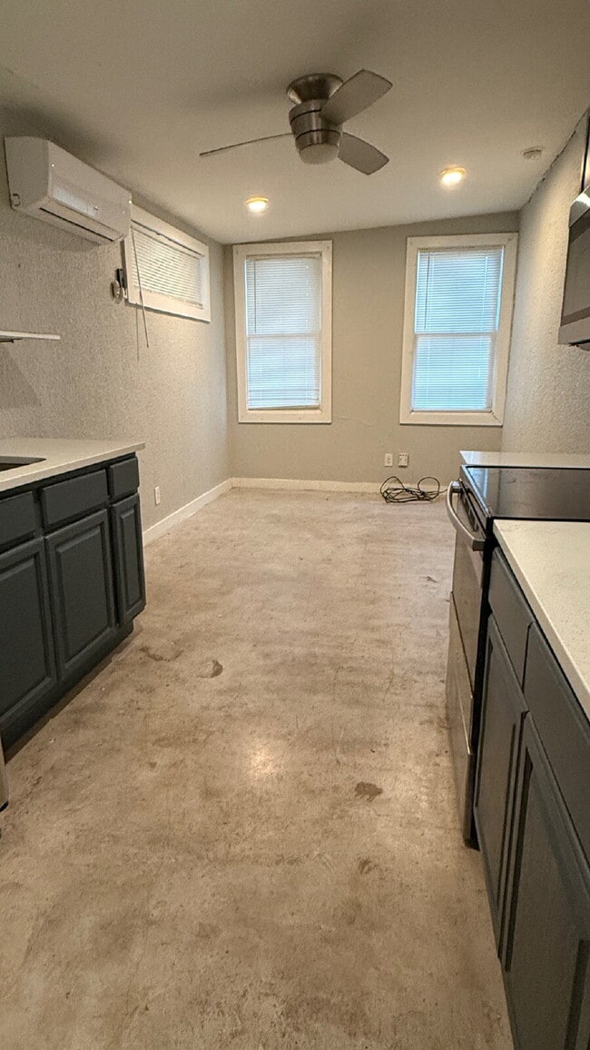 Photo - Cozy Studio for Rent — Prime Dignowity Location! Unit B