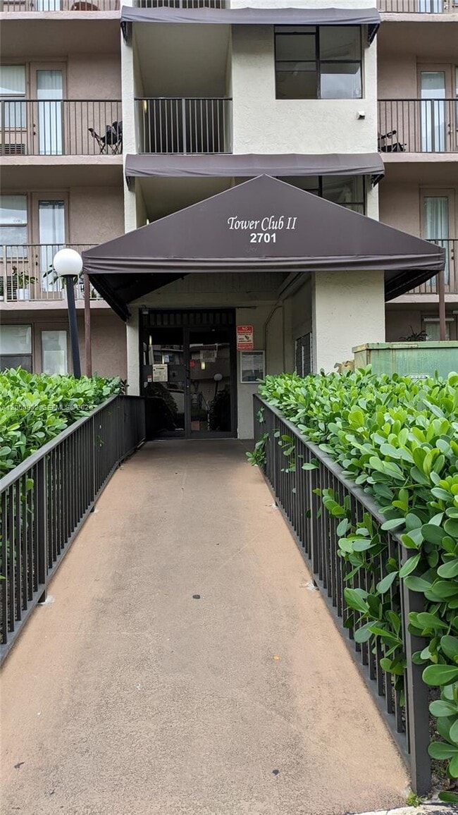 Building Photo - 2701 Riverside Dr Unit 206-B