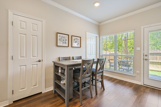 Photo - 305 Holleman Dr E Unidad 1702