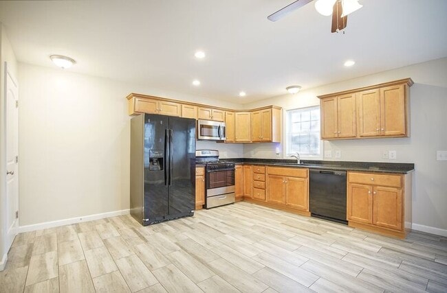 Photo - 160 Goodwin St House