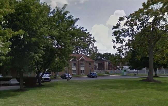 Photo - 1801 N Broadway St Apartment
