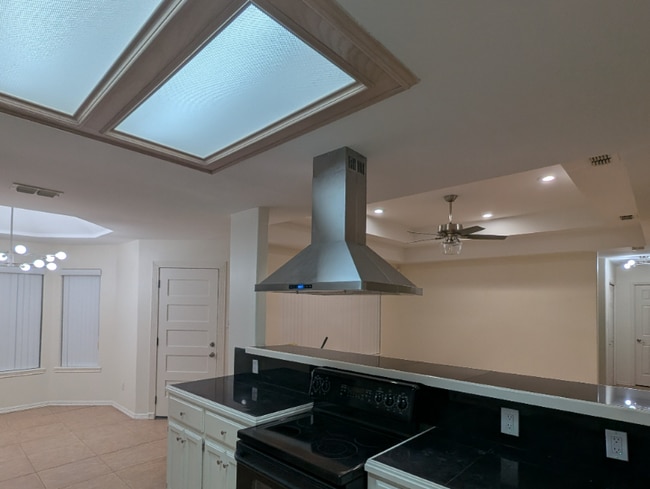 Photo - 2305 E 27th St