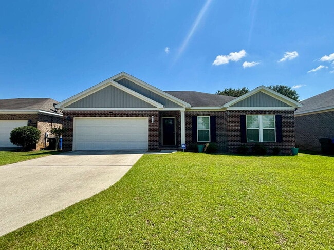 Building Photo - Available now FOR RENT in Dothan, AL!! Rental