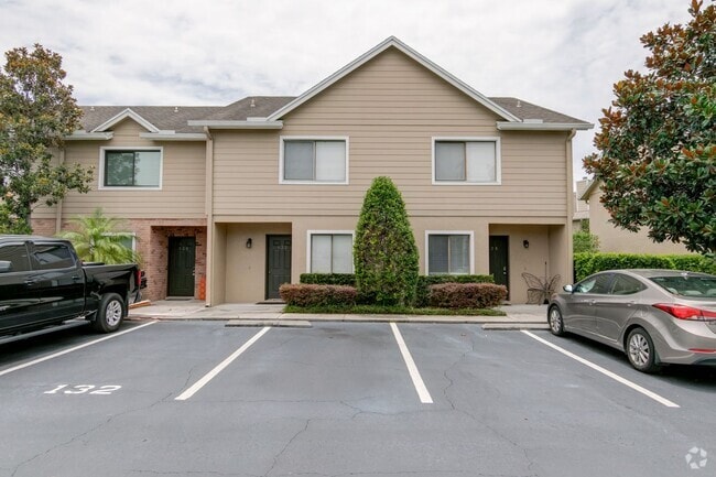 Building Photo - Cozy Move-in ready 2 Bed / 2.5 Bath Townho... Rental