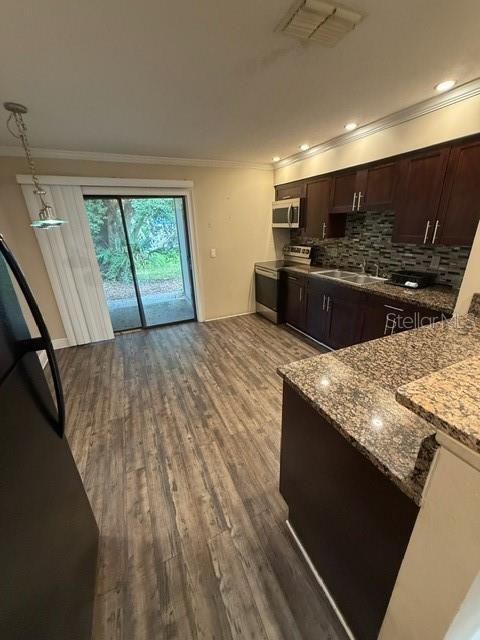 Photo - 447 6th Ave NE