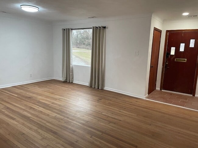 Photo - 10023 St Clair Ave Unidad 1