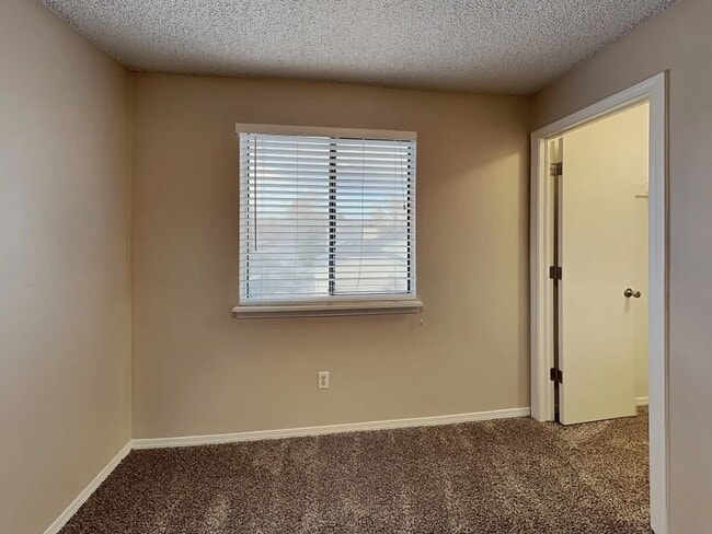 5205 Hideaway Ct