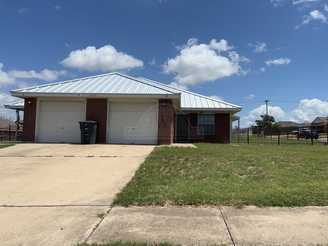 Building Photo - 2601 Lucille Dr Rental