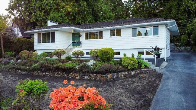 Photo - 1895 Rosebery Av