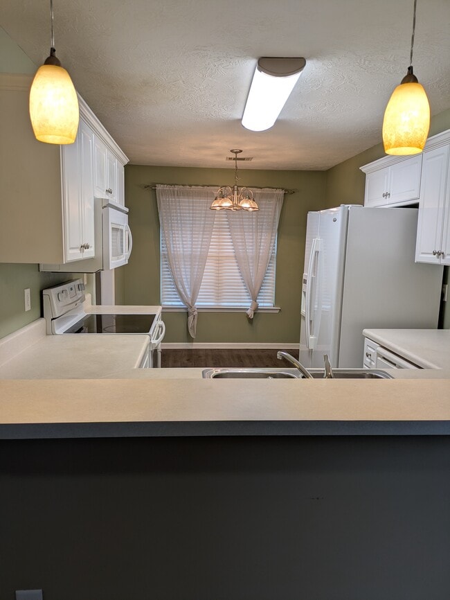 Kitchen Bar - 2029 Kennesaw Way