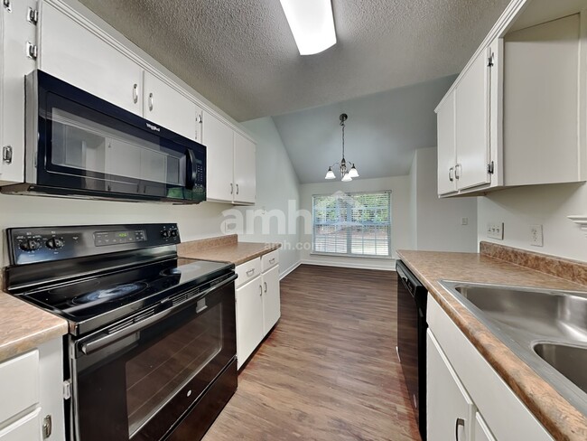 Photo - 20 Carlisle Ln