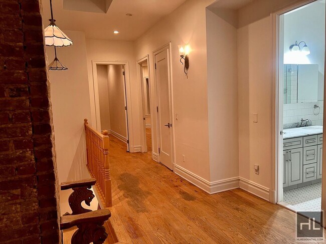 Photo - 6BR 3BA Historic Limestone Duplex In Crown... Apartamento Unidad B