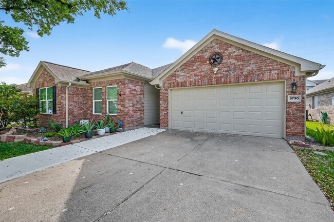 Building Photo - 6730 Oakleaf Trail Ln