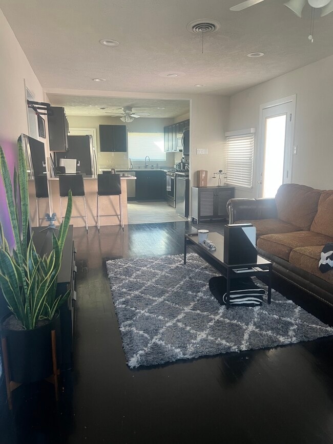 LR - 705 Church St Unit A2ndFL