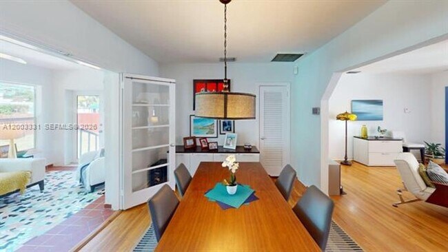 Photo - 951 NE 116th St