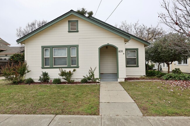 Building Photo - Available Now – Downtown Winters Bungalow