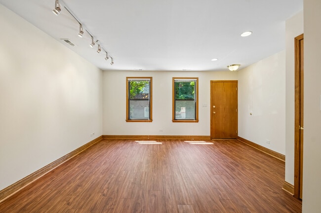 Photo - 1354 W George St Unit 1
