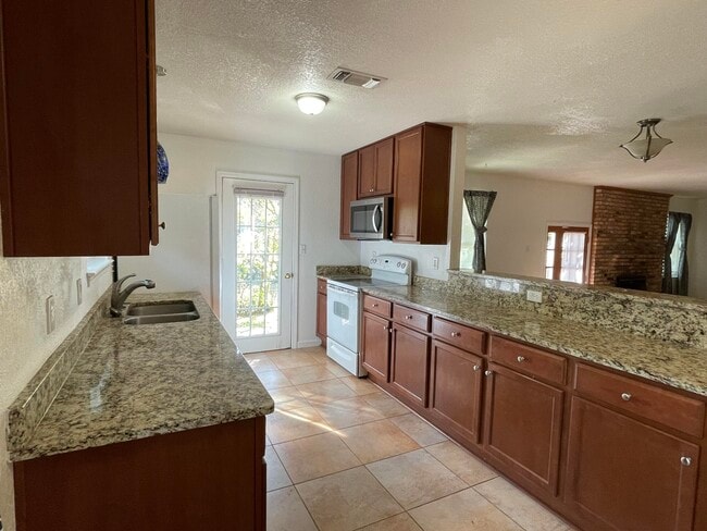 Photo - 606 Bayou Ln