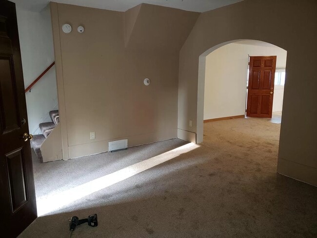 Photo - 353 S Whiton St