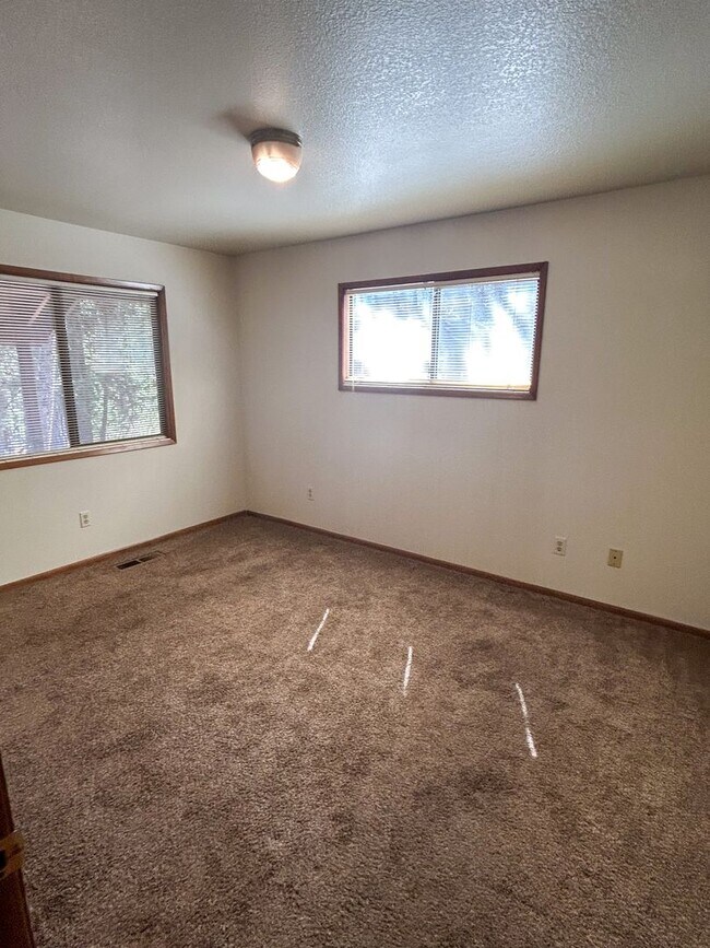 Photo - Spacious 2 Bed 1 Bathroom House In Shingletown