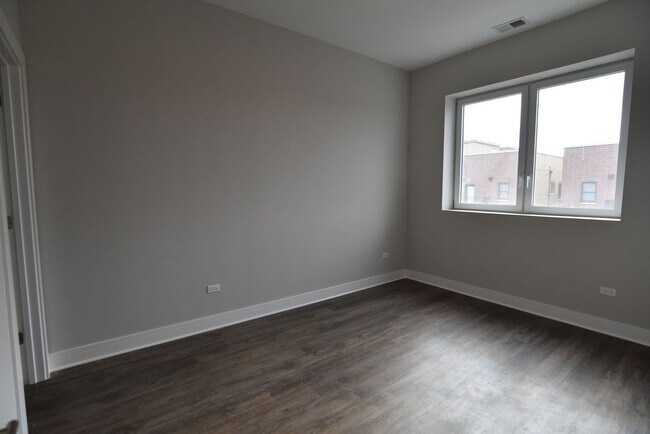 Photo - 927 W Irving Park Rd Unit 503
