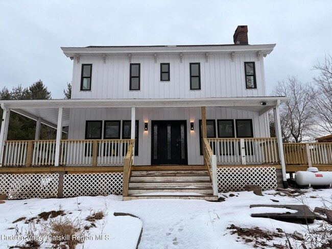 Photo - 6137 Main St