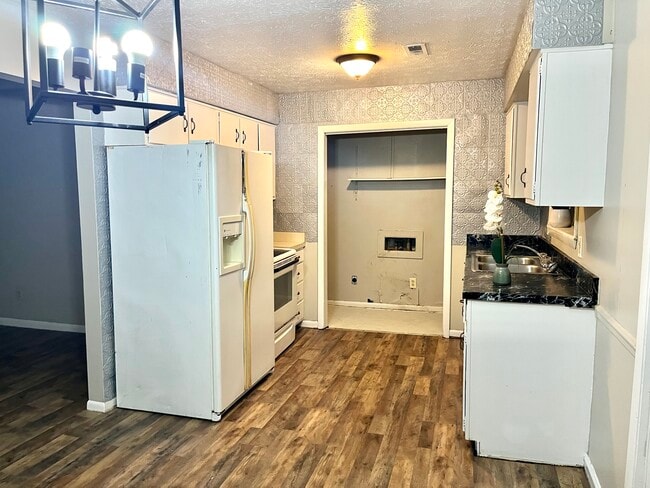 Photo - 1229 Venetian Cir