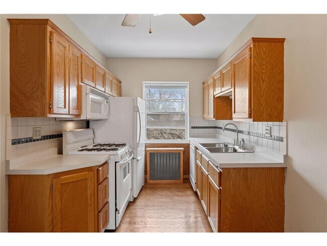 Photo - 3136 W Bde Maka Ska Blvd Unidad 204