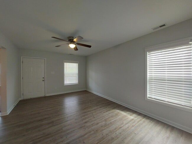 Photo - 410 E 9th St