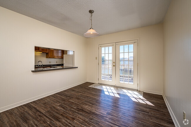 2BR, 1BA - 931SF - Dining Room - Northshore Villas