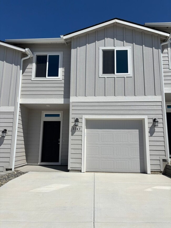 Building Photo - Brand New Townhome!