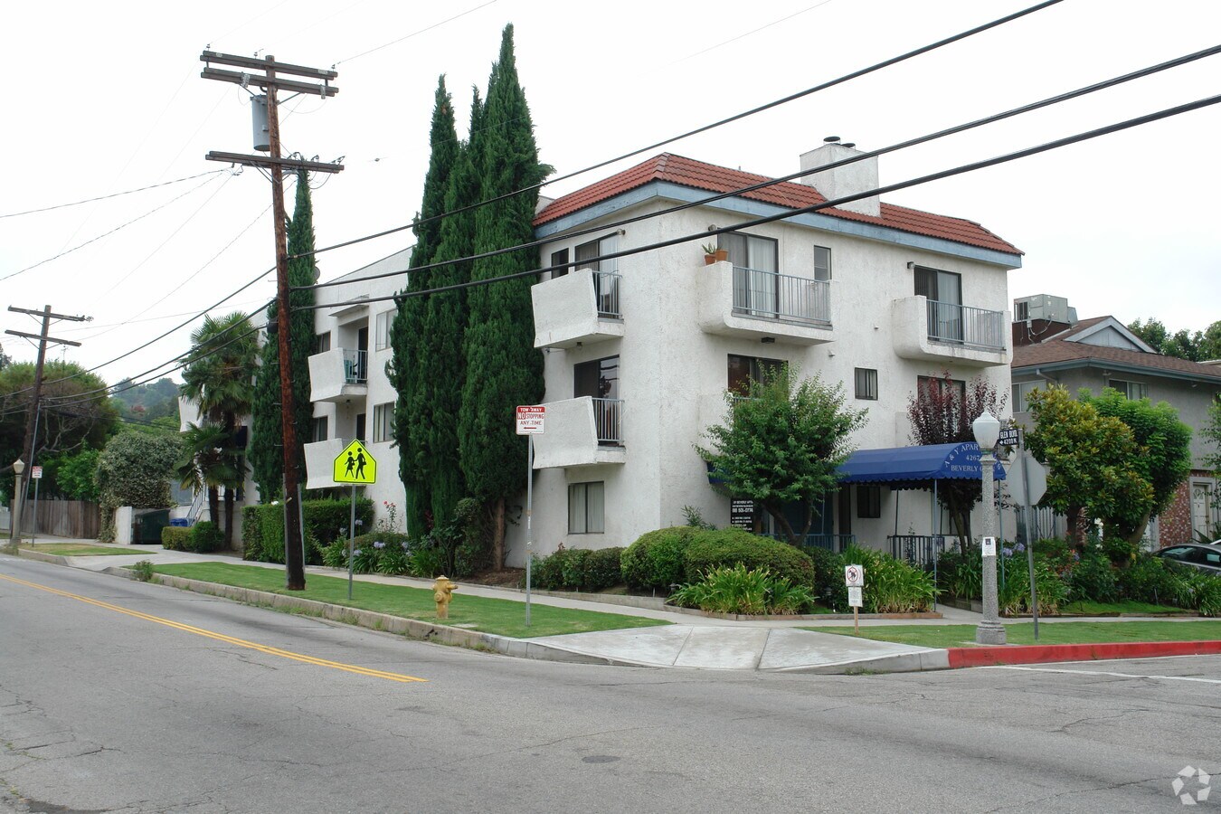 Photo - 4267 Beverly Glen Blvd Apartments