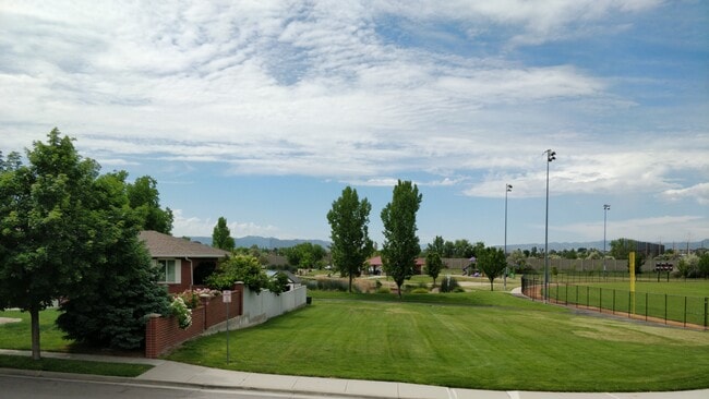 Photo - 940 W Red Oaks Dr