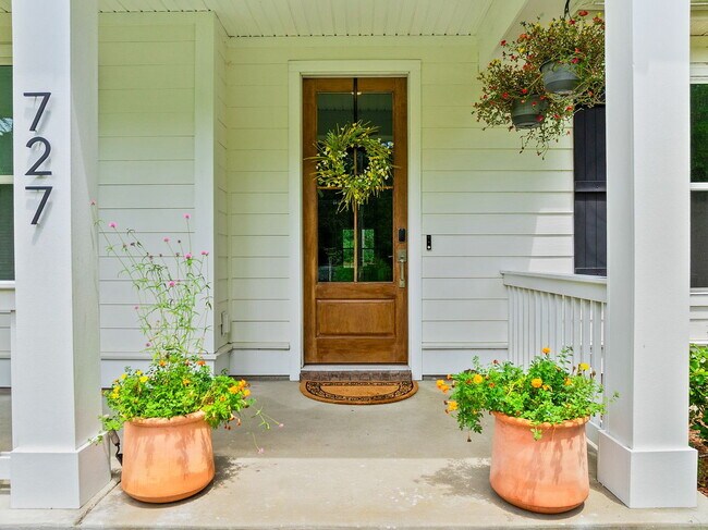 Photo - Spacious 4-Bedroom Summerville Home with lots of Southern Charm.