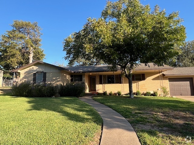 Building Photo - 9731 Timberview Dr Rental