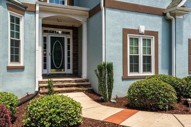 Photo - 225 Heritage Lake Dr