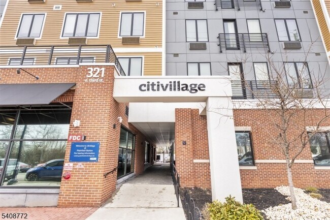 Photo - 321 E 3rd St