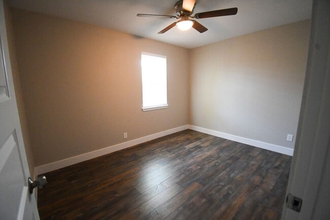 Photo - 4 bdrm, 2 bath - NEWLY Remodeled