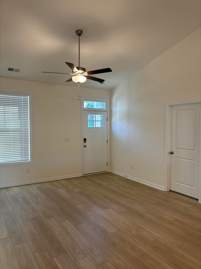 Photo - 370 Acorn St