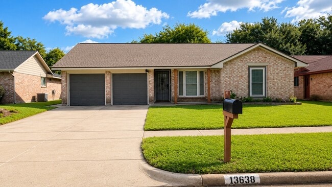 Photo - 13638 Greenridge Dr