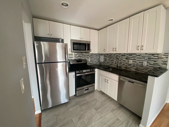 Building Photo - 180 Talbott St Unit 107