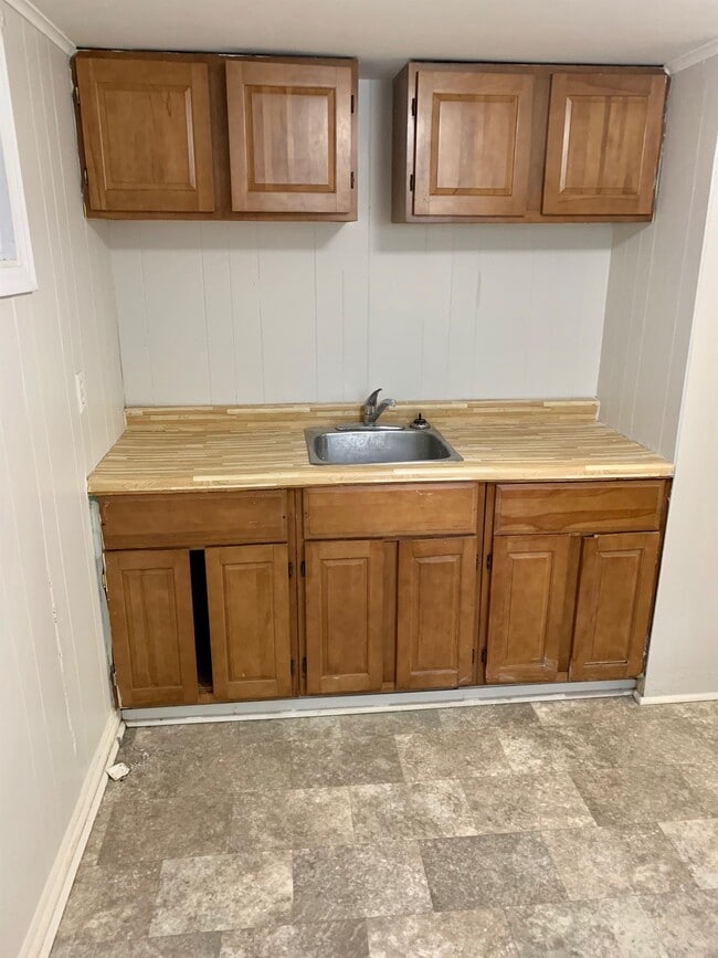 Photo - 169 University Ave