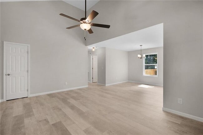 Photo - 135 Holly Creek Dr