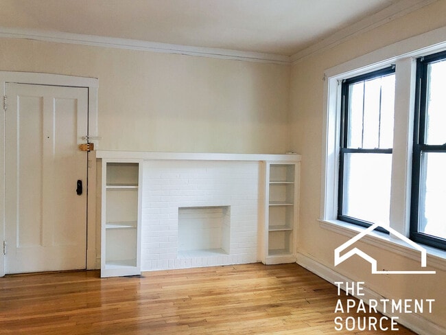 Building Photo - 2607 W Gunnison St Unit 2 Rental
