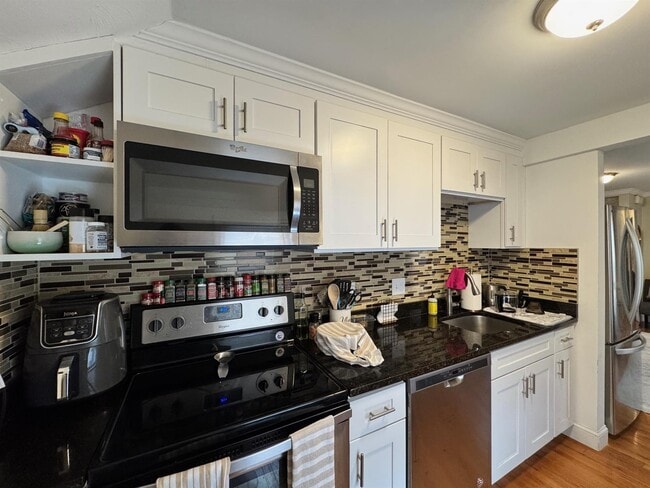 Building Photo - 25 4th St Unit 2