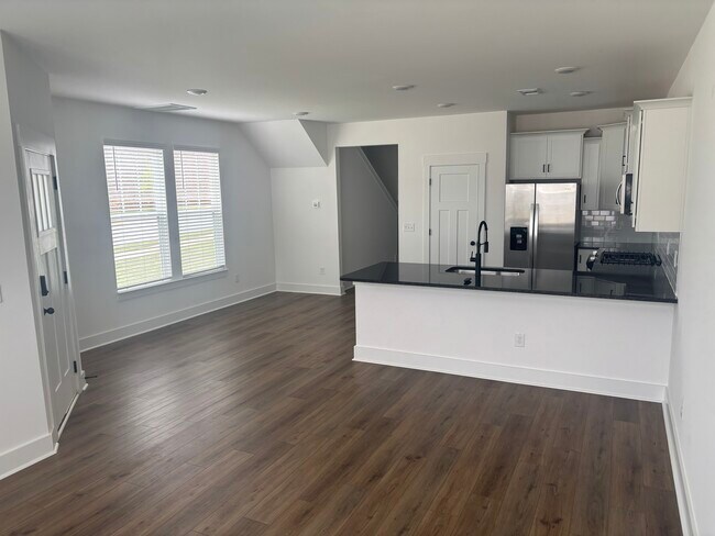 Photo - 484 Ml Pk Wy