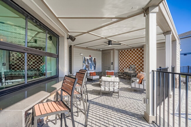 Photo - Magnolia at Lake Hamilton