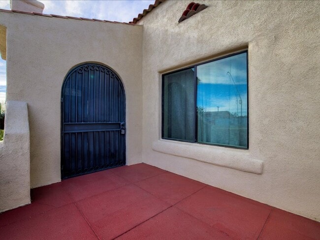 Photo - Cozy & Stylish 2-Bedroom Home with Spacious Backyard!  WATER, TRASH AND SEWER INCLUDED!!!!!