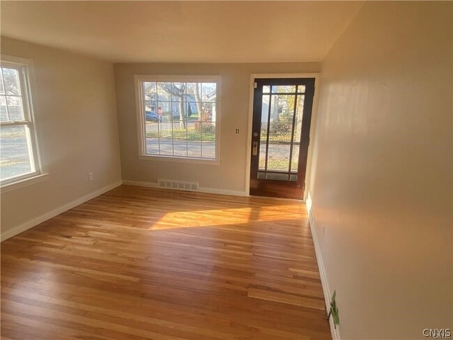 Photo - 106 Hazelhurst Ave