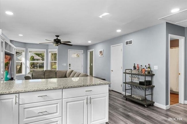 Photo - 1120 Maple St